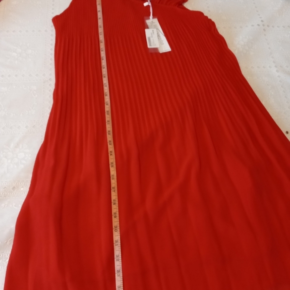 🆕 Red Accento NWT abito mono plisse sheath dress in Red. Size MEDIUM - Picture 9 of 11
